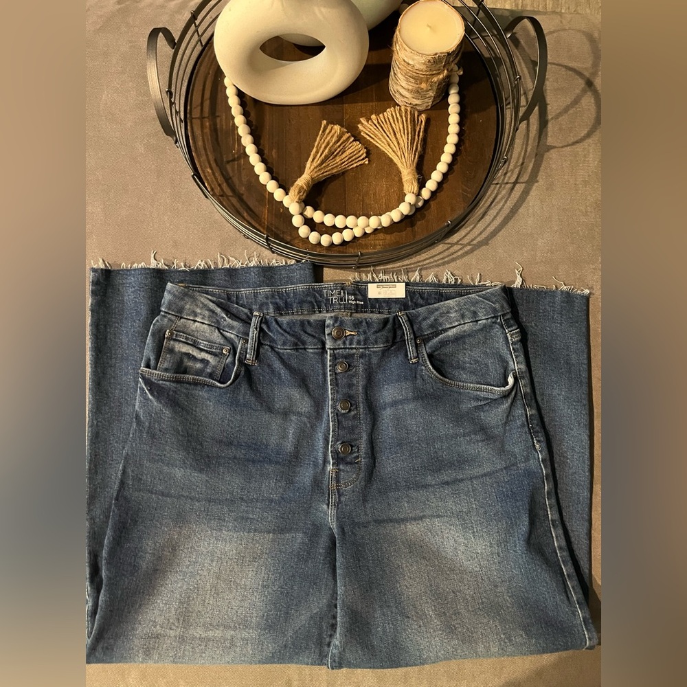 🔥NWT! Time and Tru High Rise Wide Leg Jeans with fringed Hem 5 pockets. Size:16